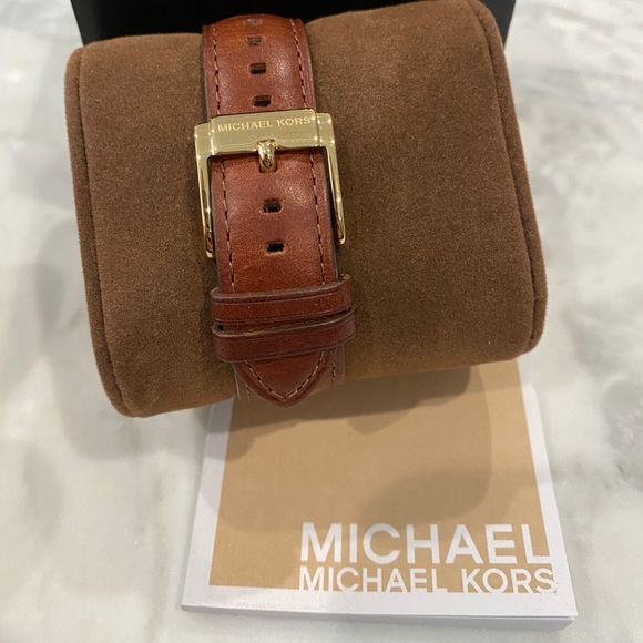 Michael Kors watch - worn 3 times! - Picture 4 of 9